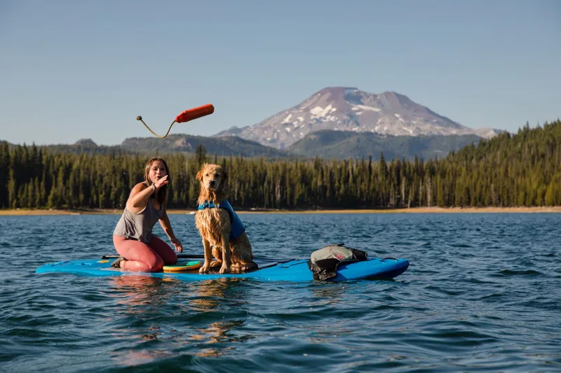 Ruffwear Lunker Floating Throw Toy Campfire Orange-5